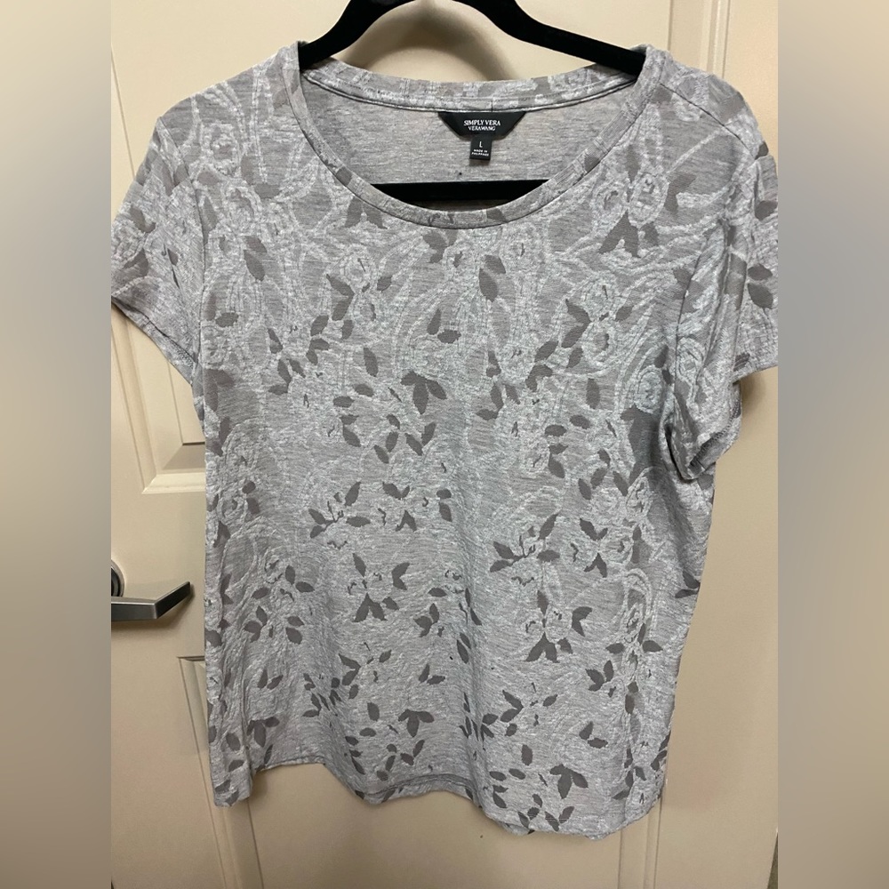 Simply Vera wang top, size large